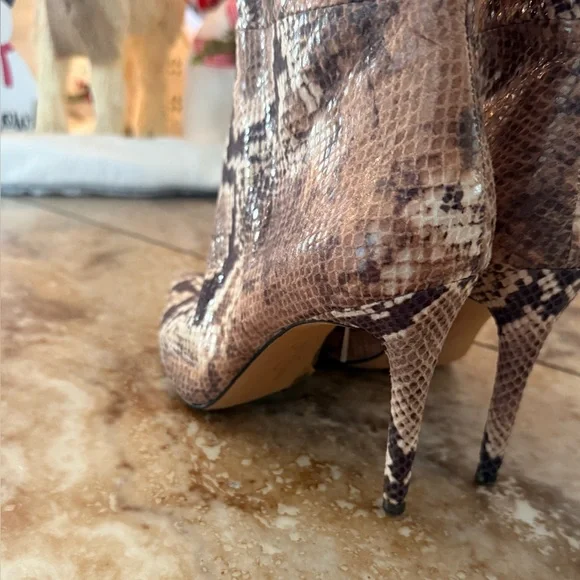 Jessica Simpson Loury Over the Knee OTK Stilletto Snake
Print Boots Site 8 - Picture 5 of 10